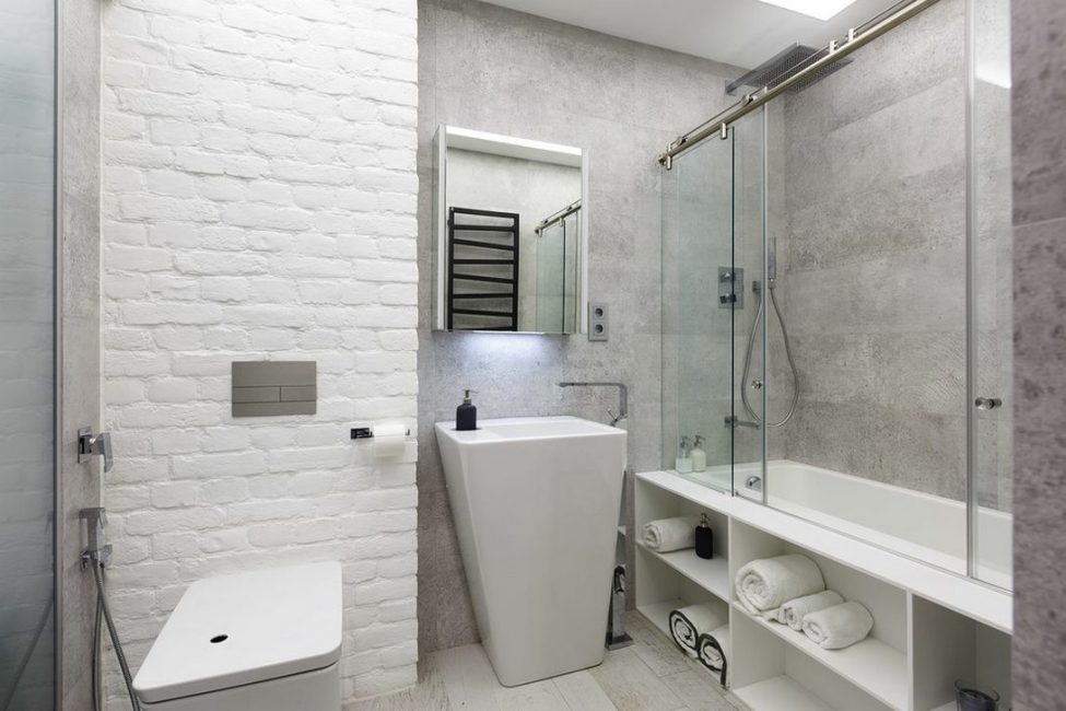 Optimalisering av plass kan oppnås på badet takket være den riktige kombinasjonen av elementer