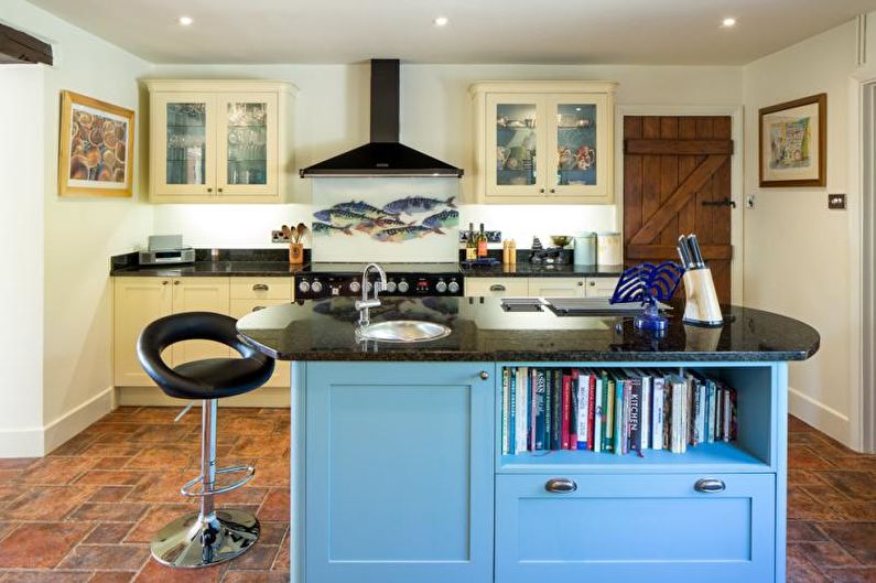 Hvitt kjøkken i nautisk stil - Interiørdesign