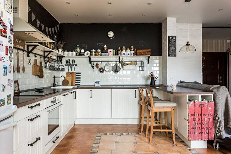 Návrh interiéru kuchyne v bielej farbe - foto