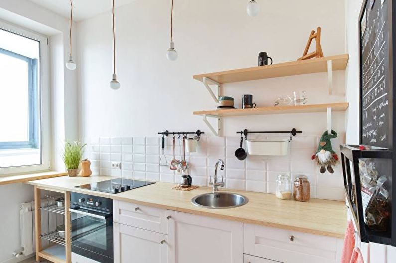 Hvitt kjøkken i skandinavisk stil - Interiørdesign