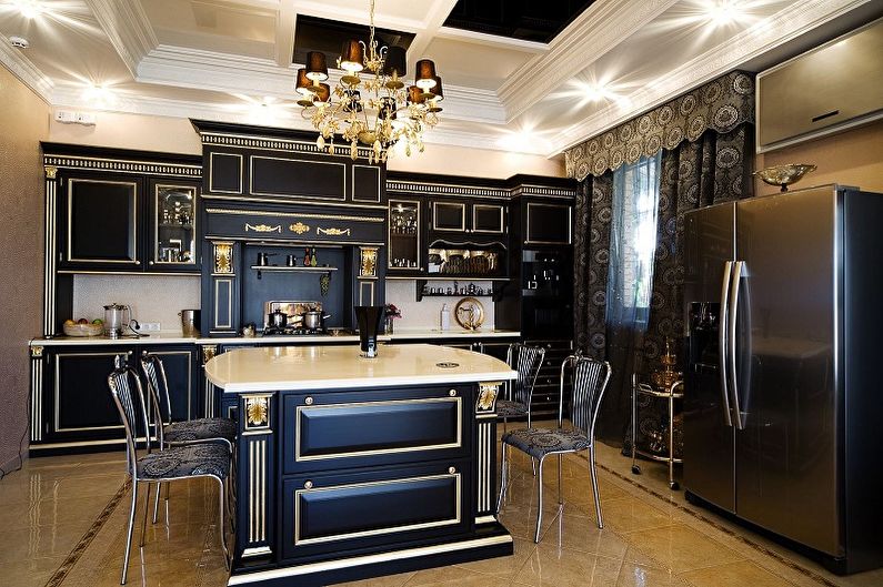 Črna kuhinja v klasičnem slogu - Notranjost