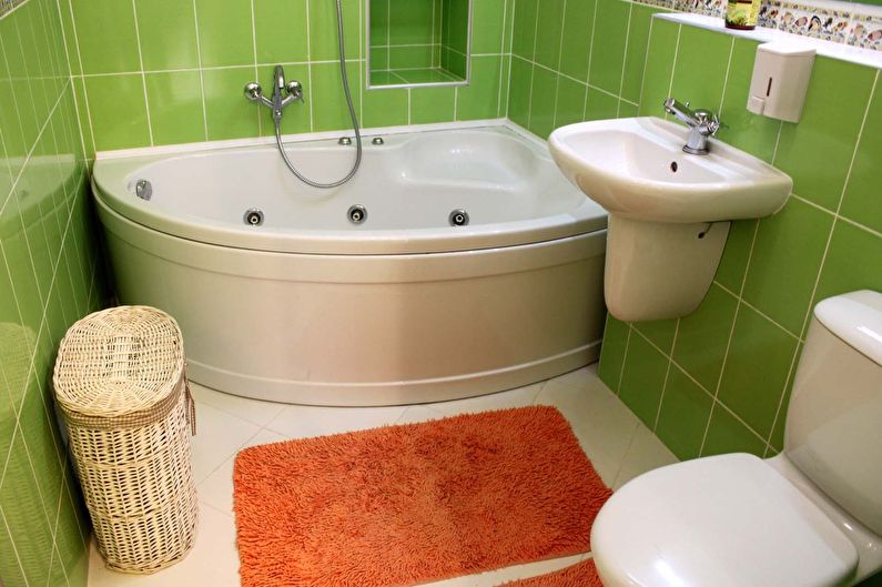 Malý dizajn kúpeľne v zelených odtieňoch