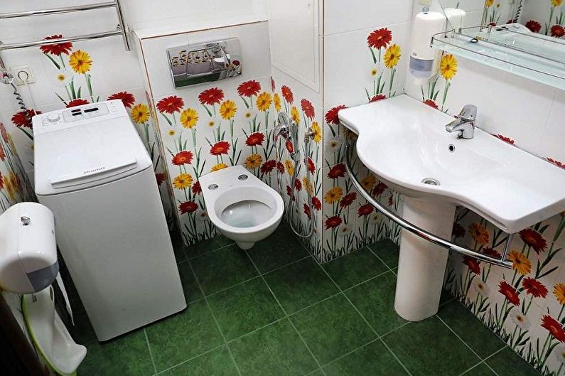 Veggdekorasjon på toalettet - foto