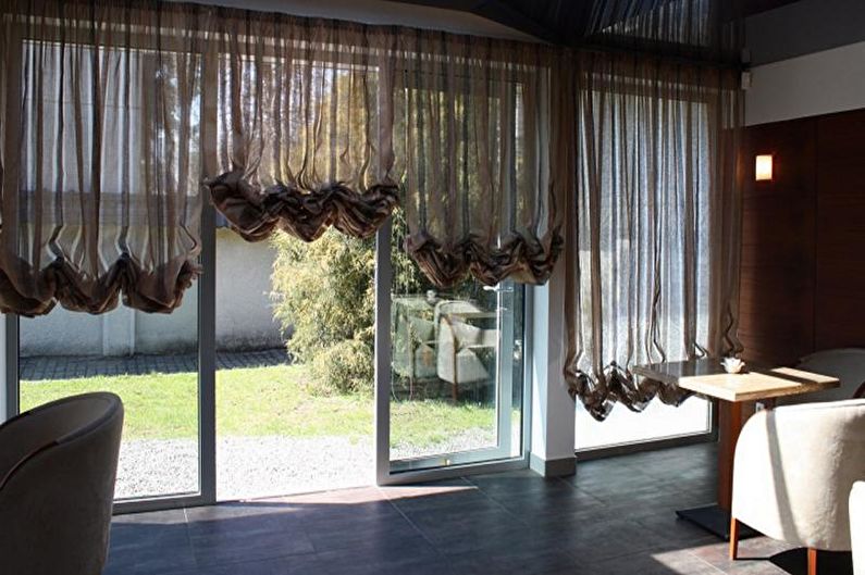 Österrikiska gardiner - Design av gardiner för vardagsrummet