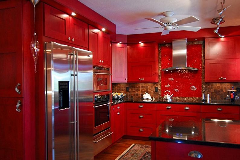 Bucătărie roșie 15 mp - Design interior