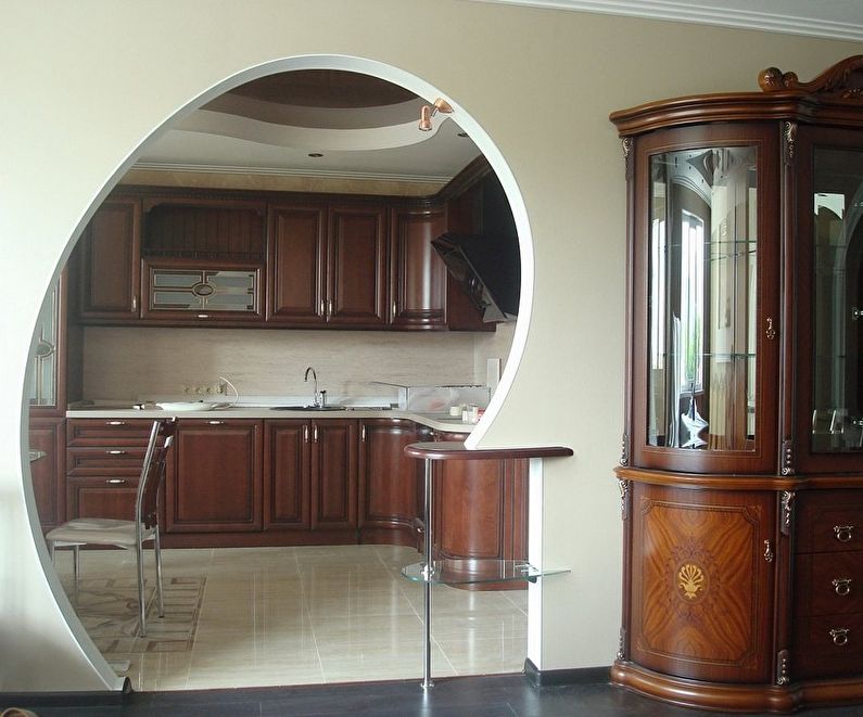 Arco redondo de placas de yeso en la cocina - diseño