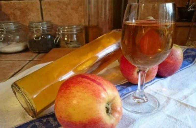صبغة التفاح على وصفة الفودكا