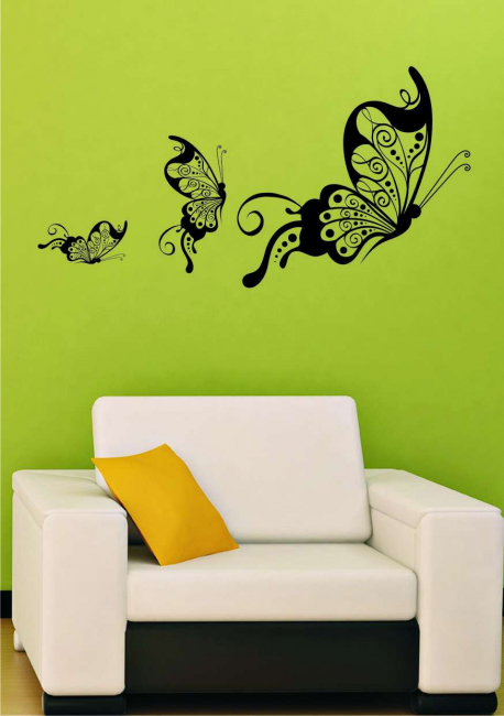 קיר ירוק בהיר עם פרפרים