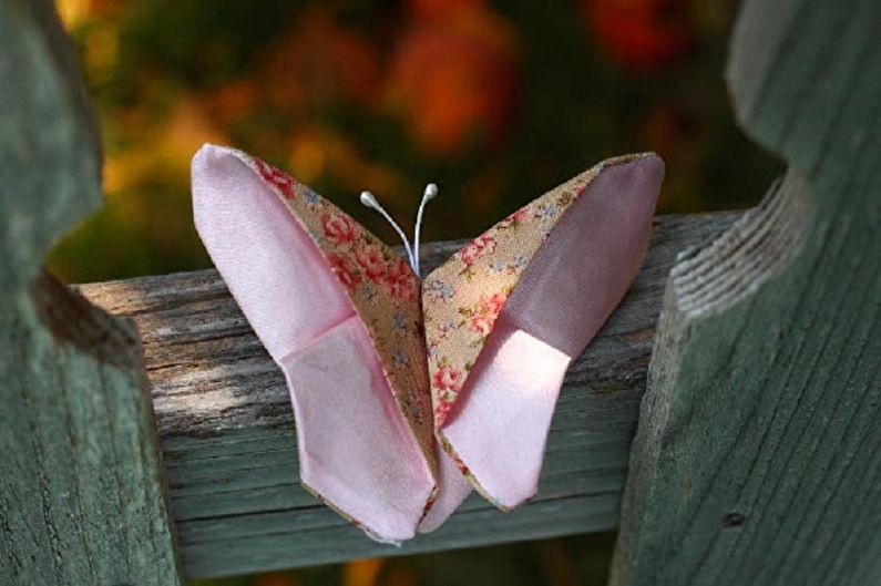 Borboletas DIY na parede - borboletas de tecido