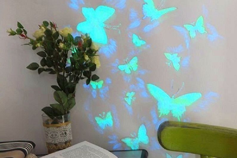 Motyle DIY na ścianie - Świecące motyle