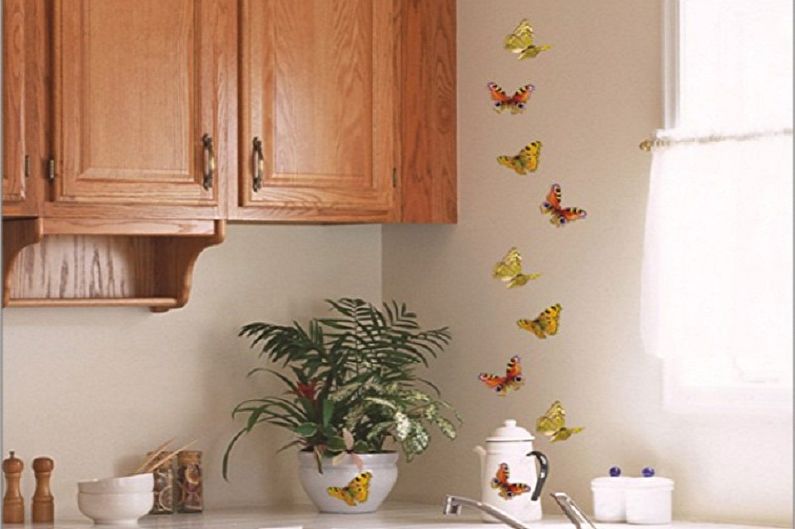 Mariposas en la pared - foto de decoración