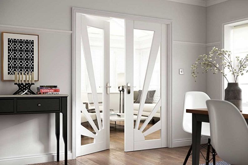 Λευκές πόρτες στο εσωτερικό - φωτογραφία