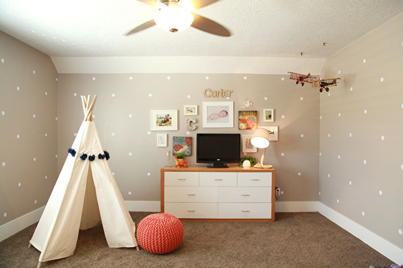 Papel pintado beige en la habitación de los niños - Diseño de interiores