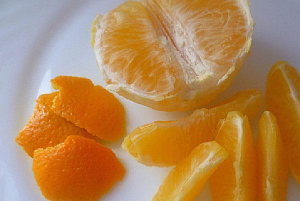 oloupejte pomeranč