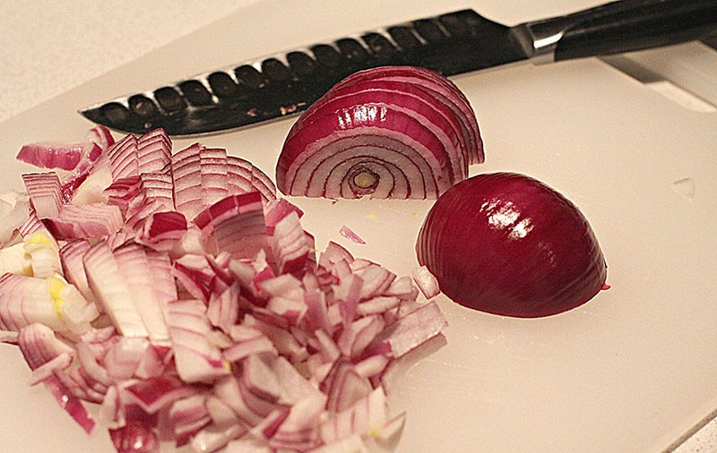 die Verwendung von roten Zwiebeln beim Kochen