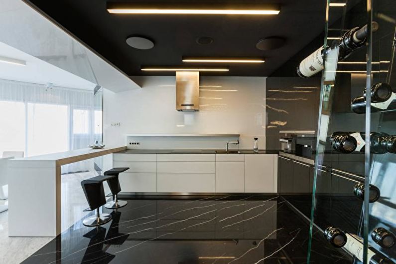 Čiernobiely dizajn kuchyne - povrchová úprava podlahy