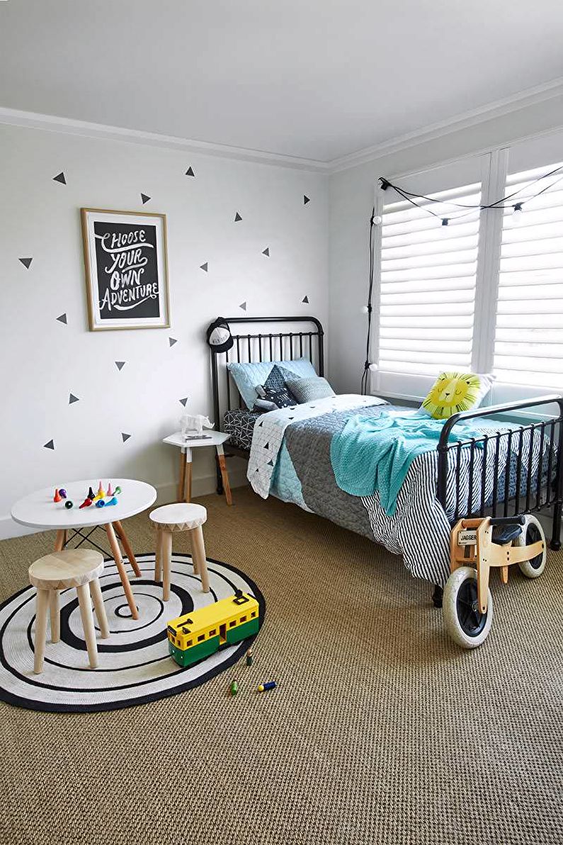 Črno -belo ozadje v notranjosti otroške sobe - oblikovanje fotografij