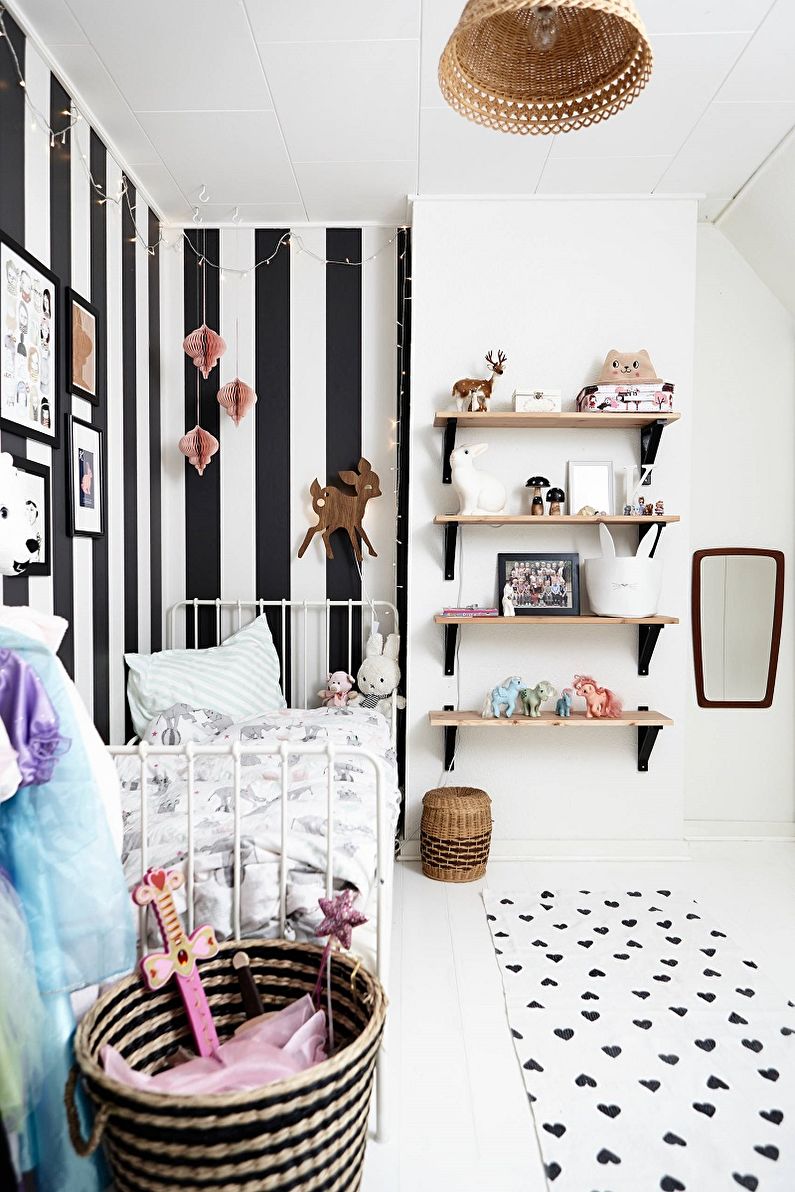 Črno -belo ozadje v notranjosti otroške sobe - oblikovanje fotografij