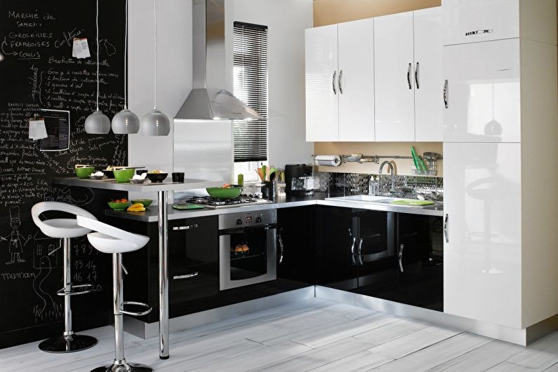 Projekt wnętrza kuchni w czerni i bieli - zdjęcie