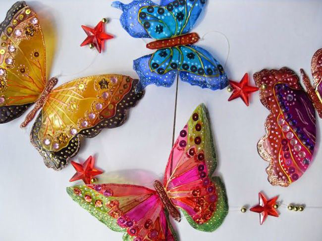 Decore borboletas usando acrílicos e miçangas