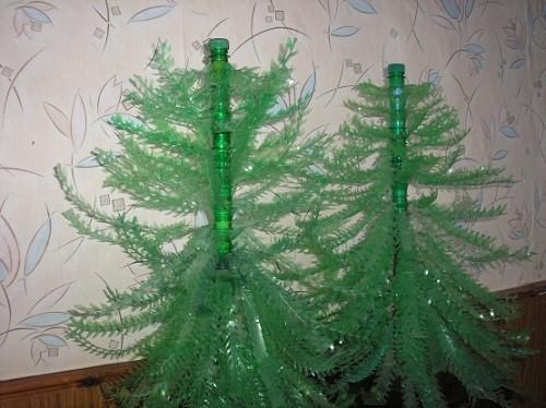 أشجار عيد الميلاد من الزجاجات البلاستيكية