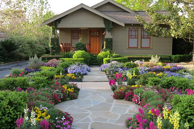 Flori pentru o reședință de vară: caracteristici, tipuri, idei pentru o grădină de flori