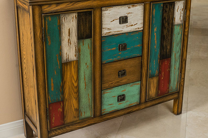 DIY stara omara za omare - slikanje