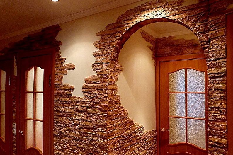 Dekoratívny kameň v interiéri chodby