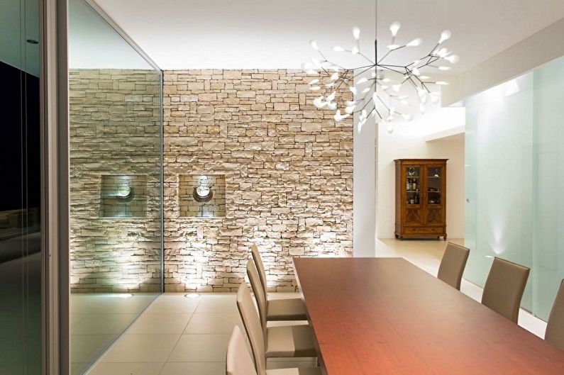 Dekorativ stein i interiøret - foto