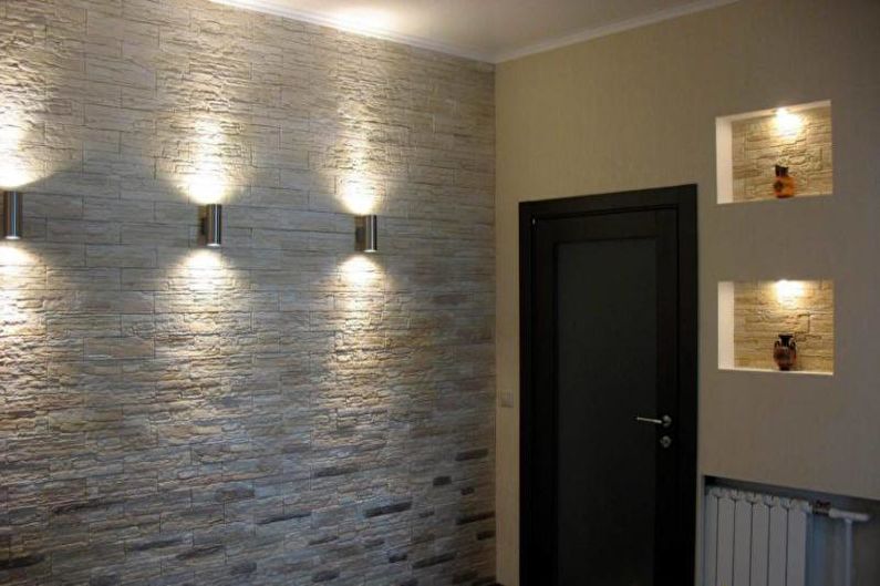 Dekoratívny kameň v interiéri chodby - Dekor, doplnky, svetlo