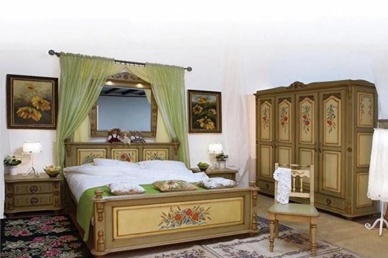 Decoupage av en seng - Decoupage av møbler med egne hender