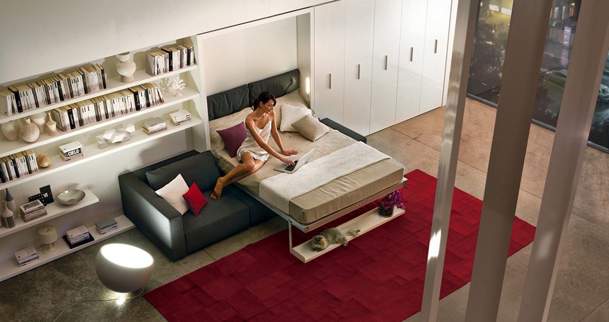 Um sofá-cama é uma ótima maneira de economizar espaço, mas não compromete a conveniência.