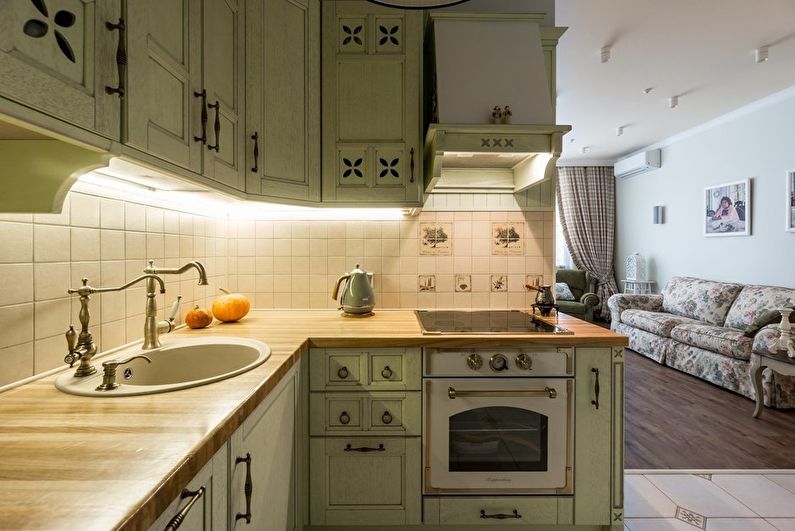 Design i kjøkken-stue i Provence-stil