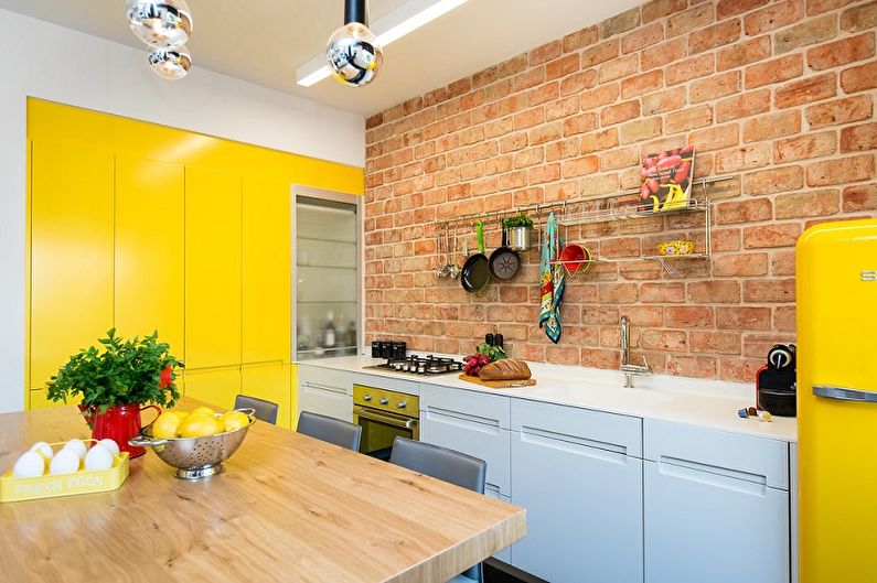 Bucătărie galbenă 10 mp - Design interior