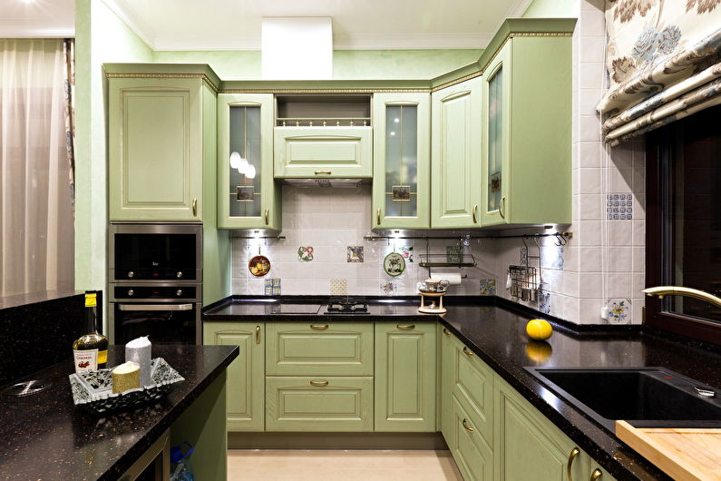 Kuhinja 10 m2 v klasičnem slogu - Notranje oblikovanje