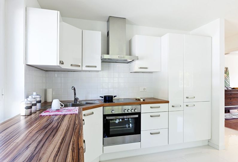 Biela kuchyňa 12 m2 - Interiérový dizajn