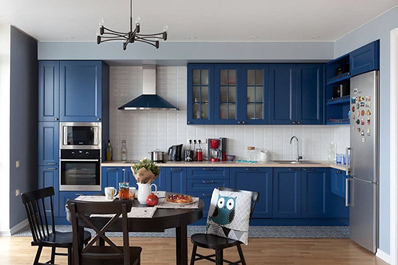Modrá kuchyňa 13 m2 - Interiérový dizajn