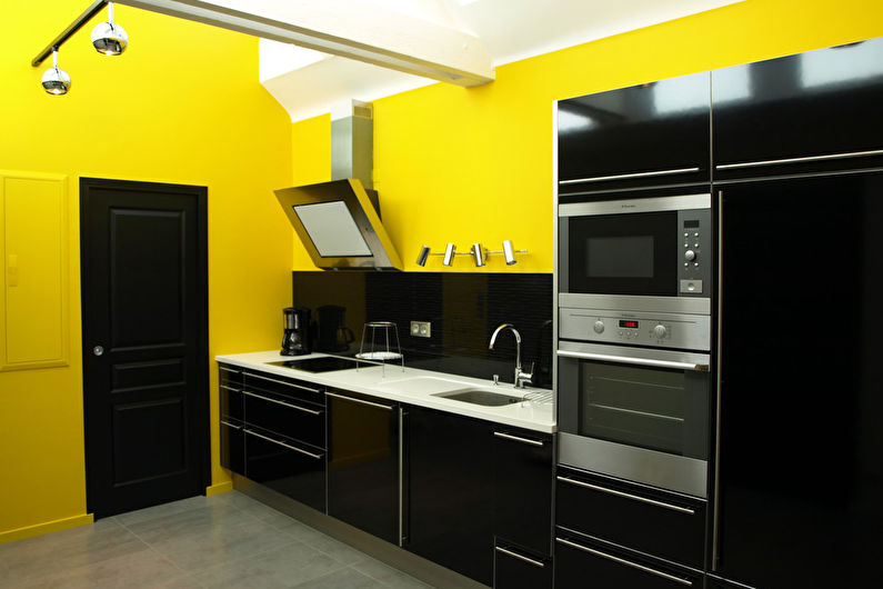 Bucătărie galbenă 20 mp - Design interior