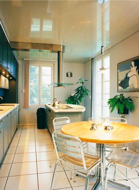 Uma cozinha compacta bem projetada parece elegante