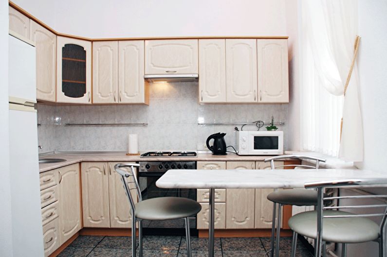 Diseño de interiores de cocina 6 metros cuadrados. - Foto