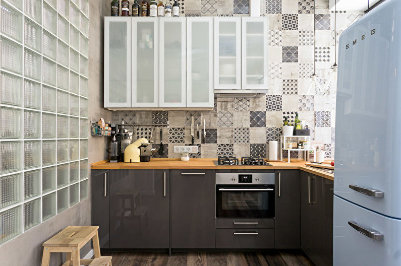 Diseño de interiores de cocina 7 metros cuadrados. - Foto