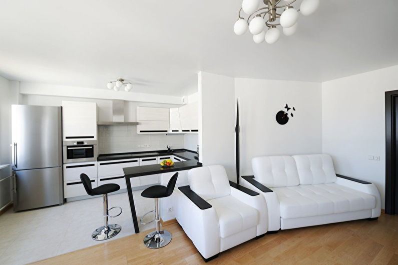 Notranja zasnova bele kuhinje -dnevne sobe - fotografija