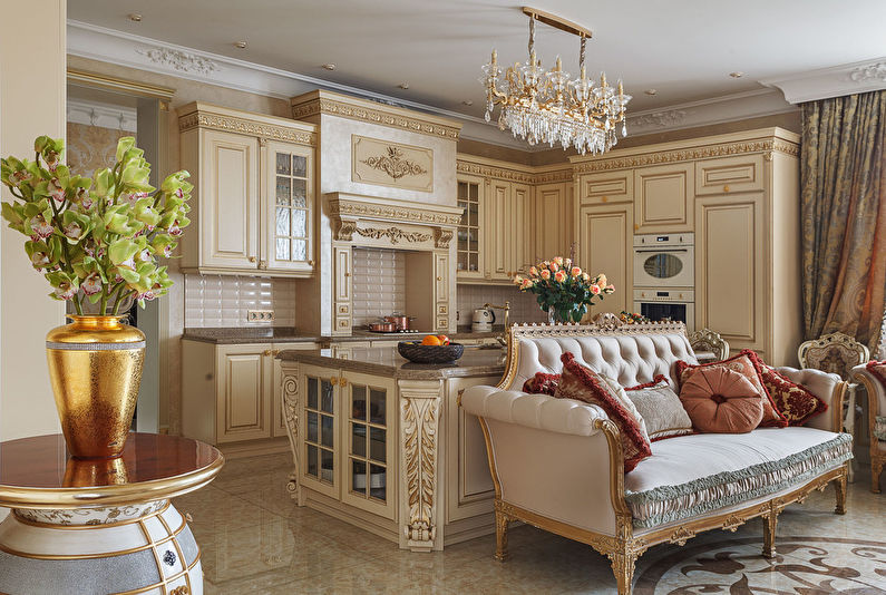 Diseño de cocina-sala de estar en estilo clásico.