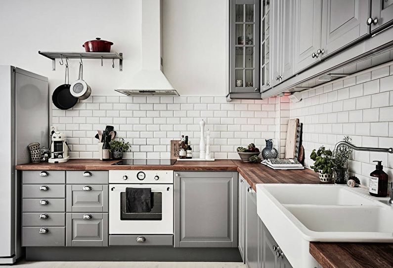 Skandinaviskt grått kök - design