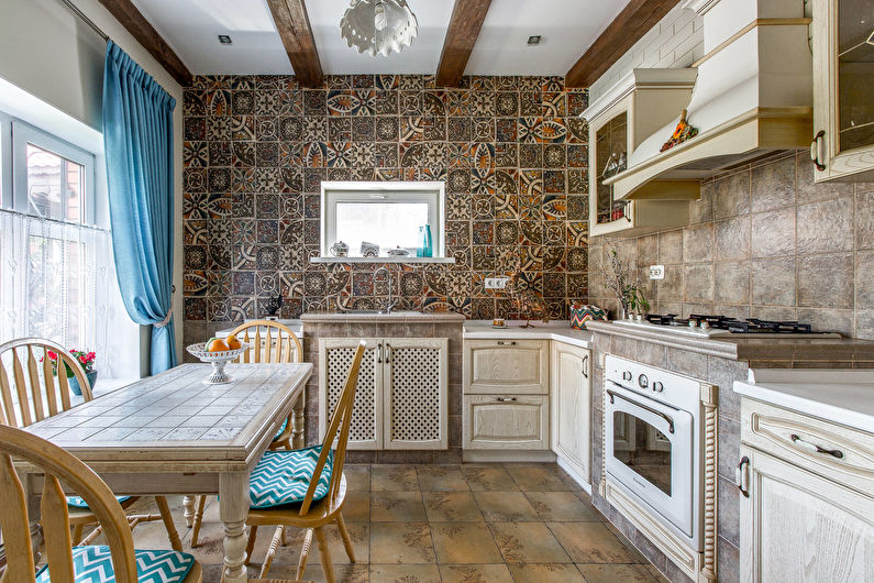Bucătărie în stil rustic - design și decorare a pereților