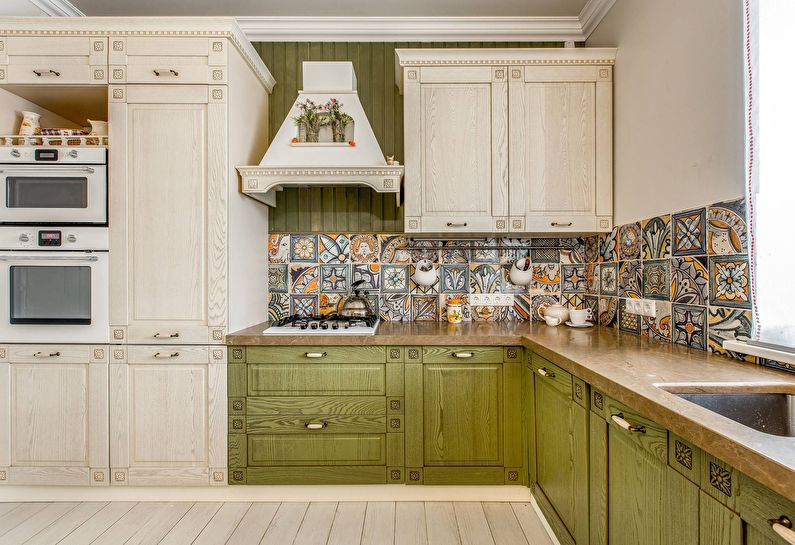 Bucătărie verde la țară - design interior