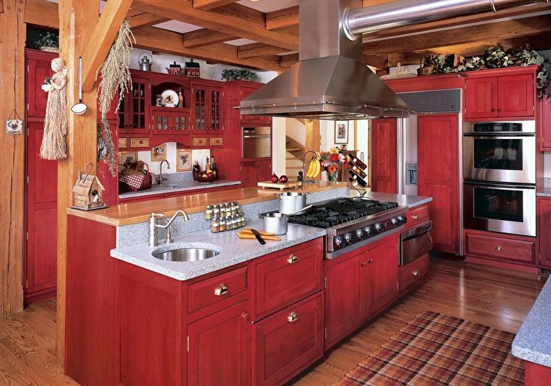 Bucătărie roșie în stil rustic - design interior