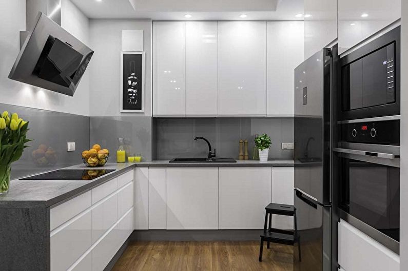 Šedá kuchyňa v štýle minimalizmu - interiérový dizajn