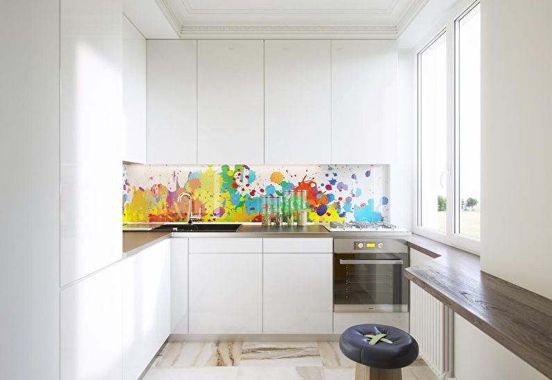 Moderná biela kuchyňa - interiérový dizajn