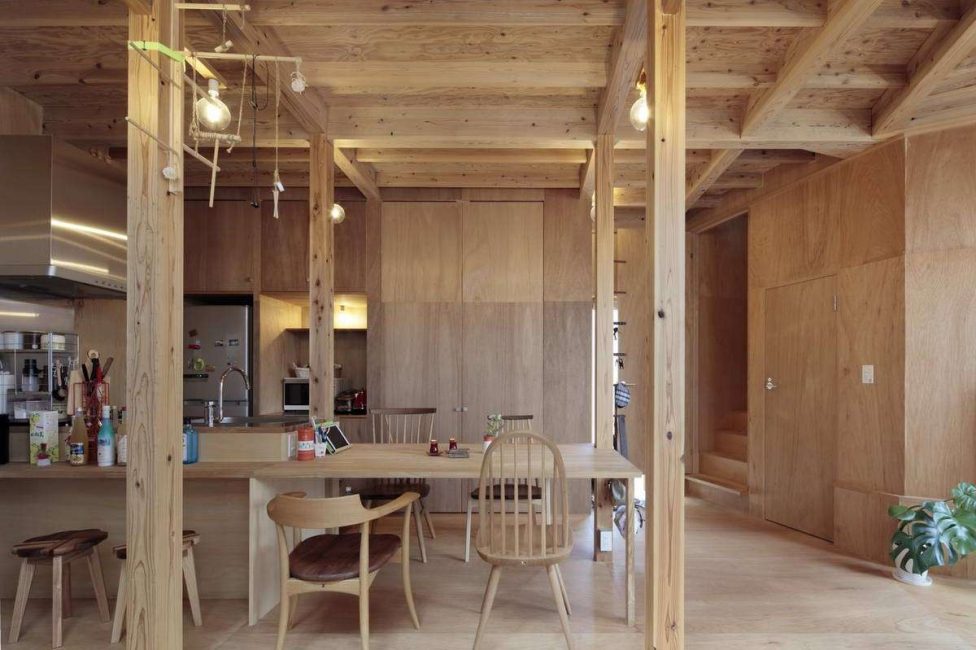 Leseno pohištvo v kuhinji